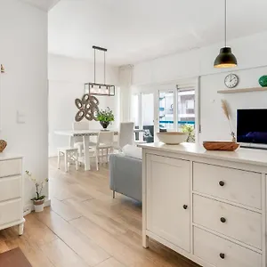 Appartement Getaway W/ Big Balcony By Lovelystay, District de Faro